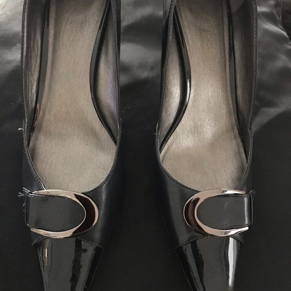 Black Pumps